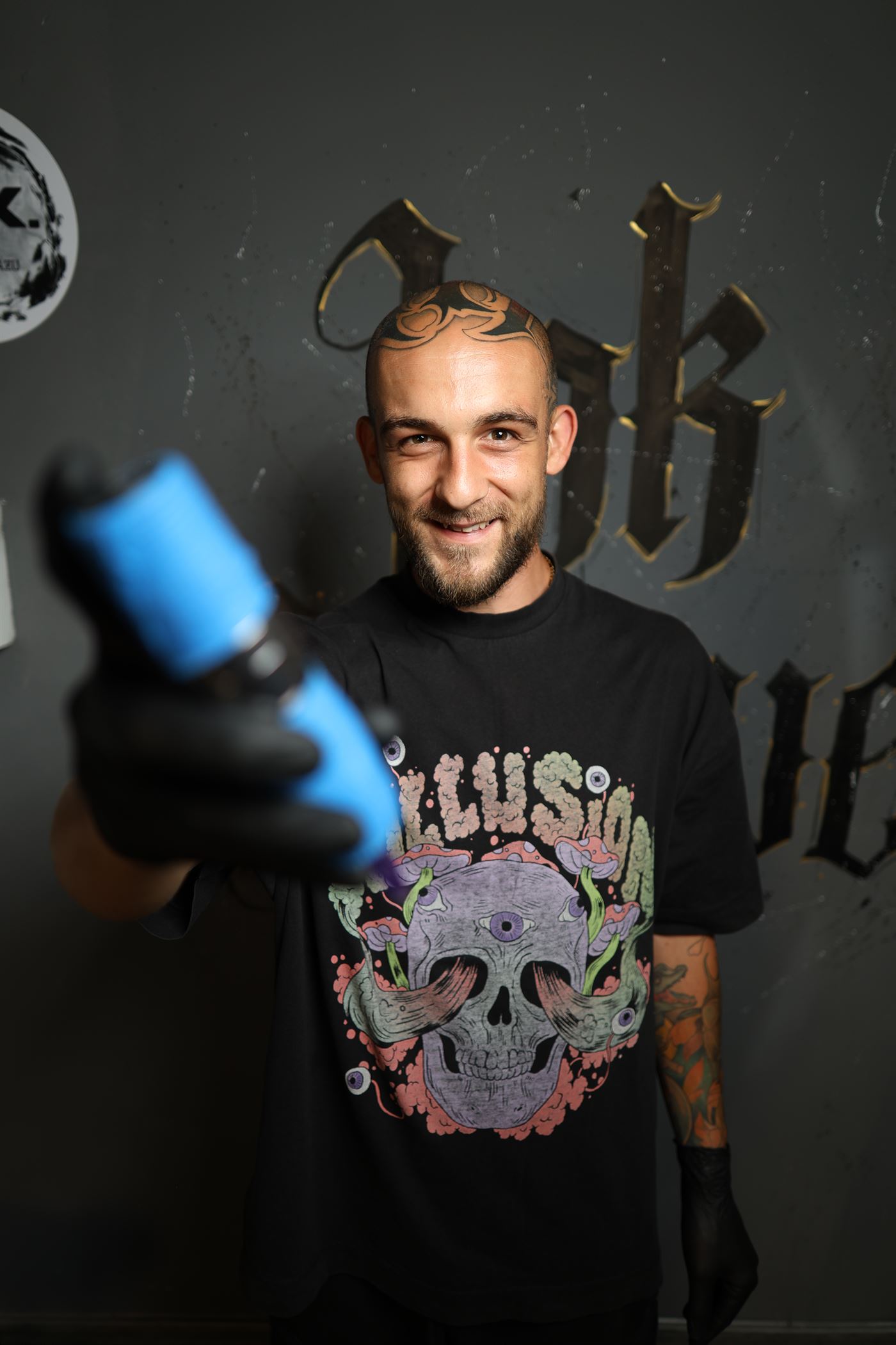 Mateusz - tatuażysta w studiu INK.lusive